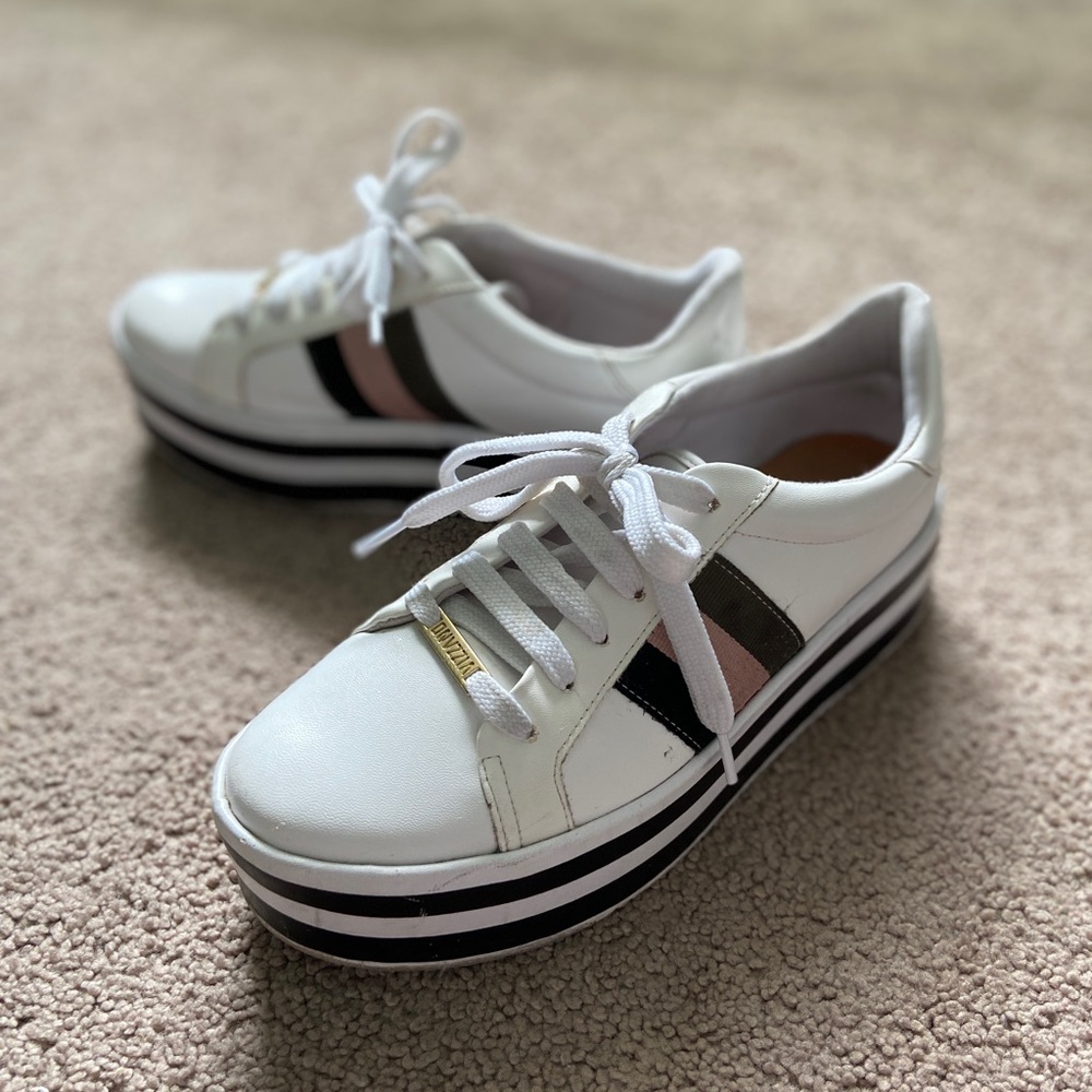 Vizzano white sneakers with little platform